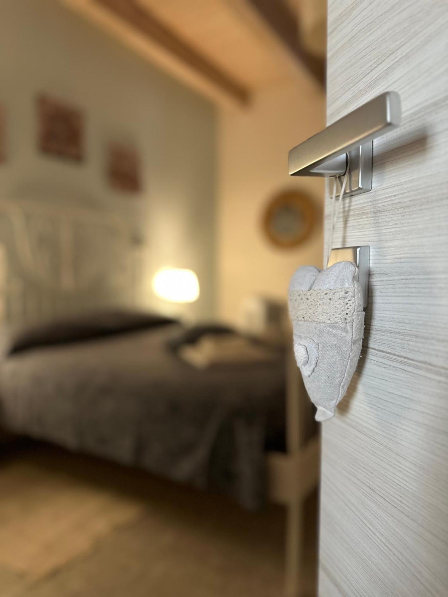Affittacamere Il Cortile Chiaravalle Bagian luar foto